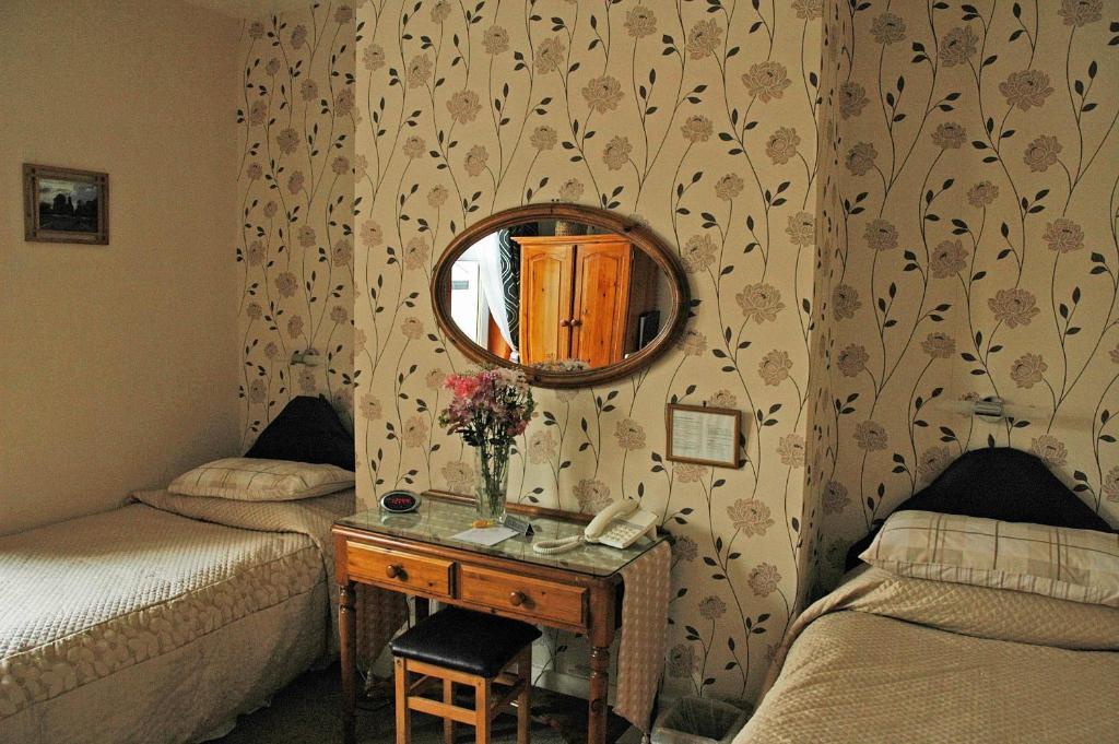 Pitreavie Guest House Dunfermline Oda fotoğraf